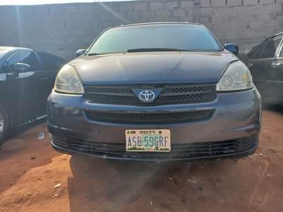 A picture of TOYOTA SIENNA