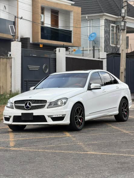 A picture of 2010 Mercedes Benz C 300