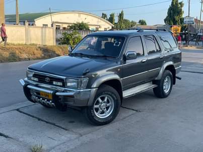 A picture of TOYOTA HILUX SURF