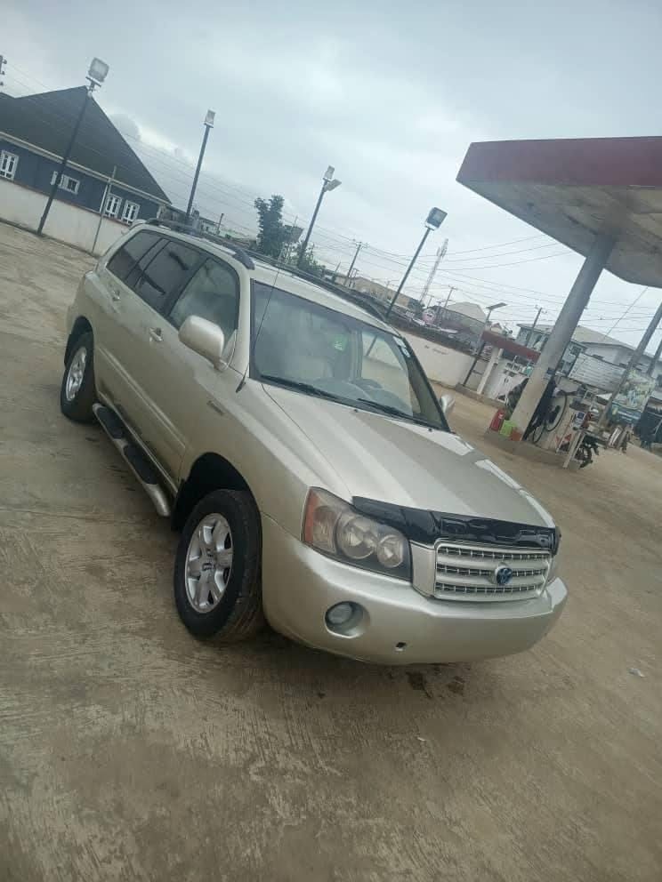 A picture of 3 850 last owner need money NOW NOW 3 850