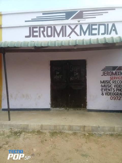 shops