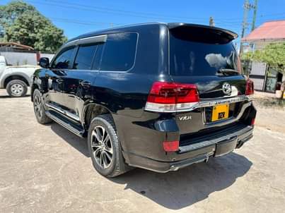 A picture of 2017 OG TOYOTA LANDCRUISER VX R Engine Capacity Cc 4461