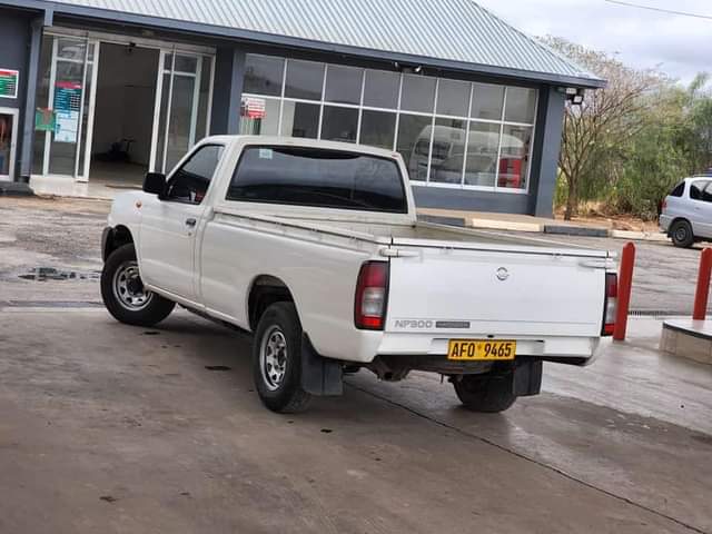 used nissan np300