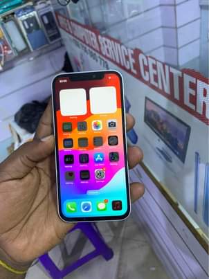 A picture of Iphone12