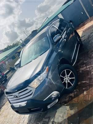 A picture of 2012 BRIEFLY DRIVEN TOYOTA HIGHLANDER SPORT EDITION ENGINE GEAR AND