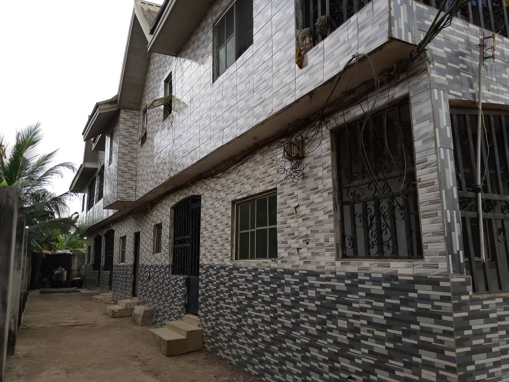 A picture of 2 unit of 2 bedroom flats 4 unit of room