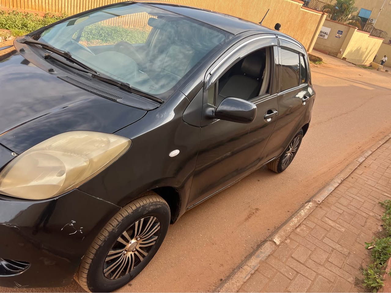 A picture of Vitz 1 3cc at 9 5m call 0703457898