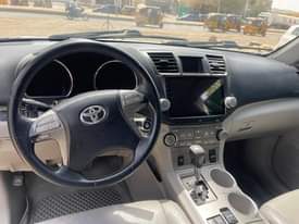 A picture of TOK S STANDARD Toyota Highlander 2008 Model with original custom