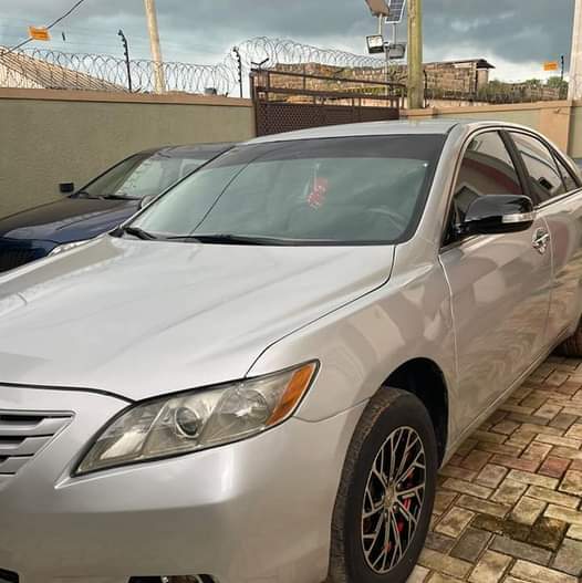 A picture of Camry Le
