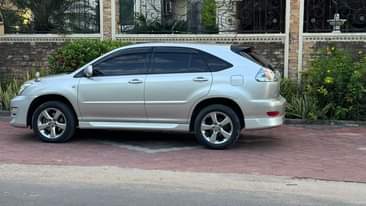 A picture of TOYOTA HARRIER ECC 28M ____ BEI 28M TSH Whatsap http