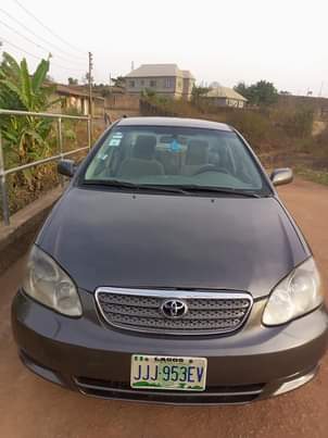 A picture of TOYOTA COROLLA 2004