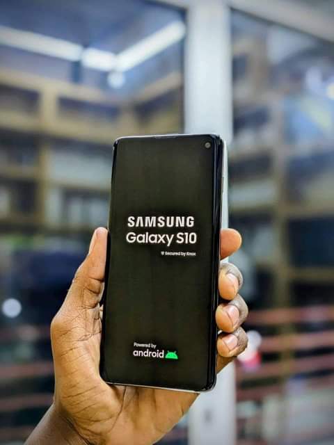 A picture of Sumsung S10