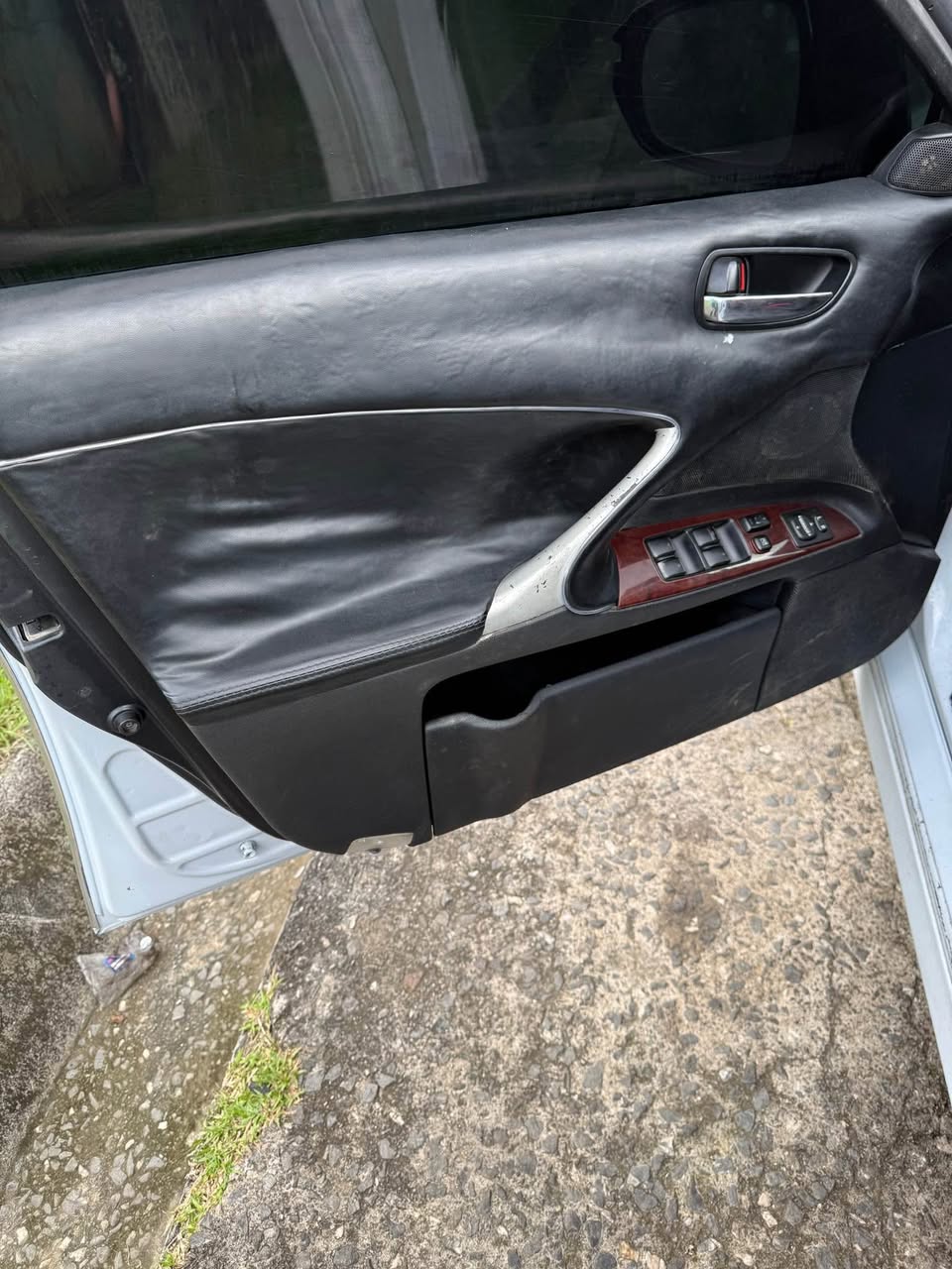 A picture of Lexus is250