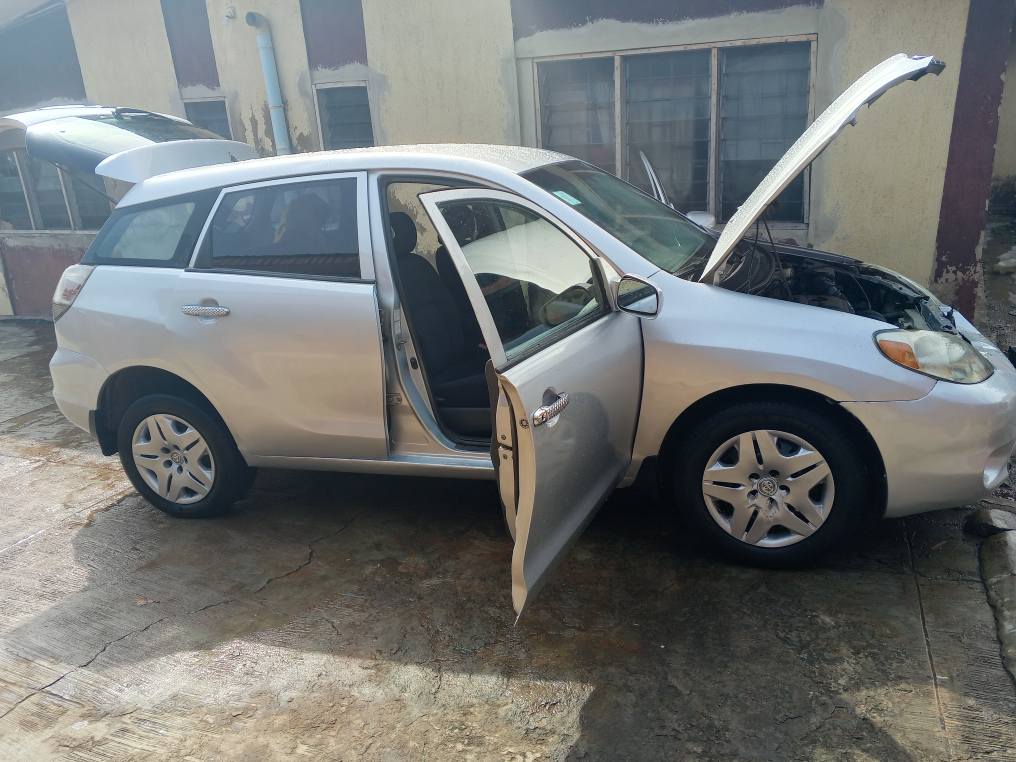 A picture of Toyota matrix 2005