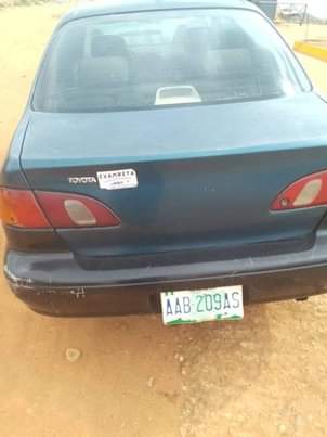 A picture of 2000 TOYOTA COROLLA