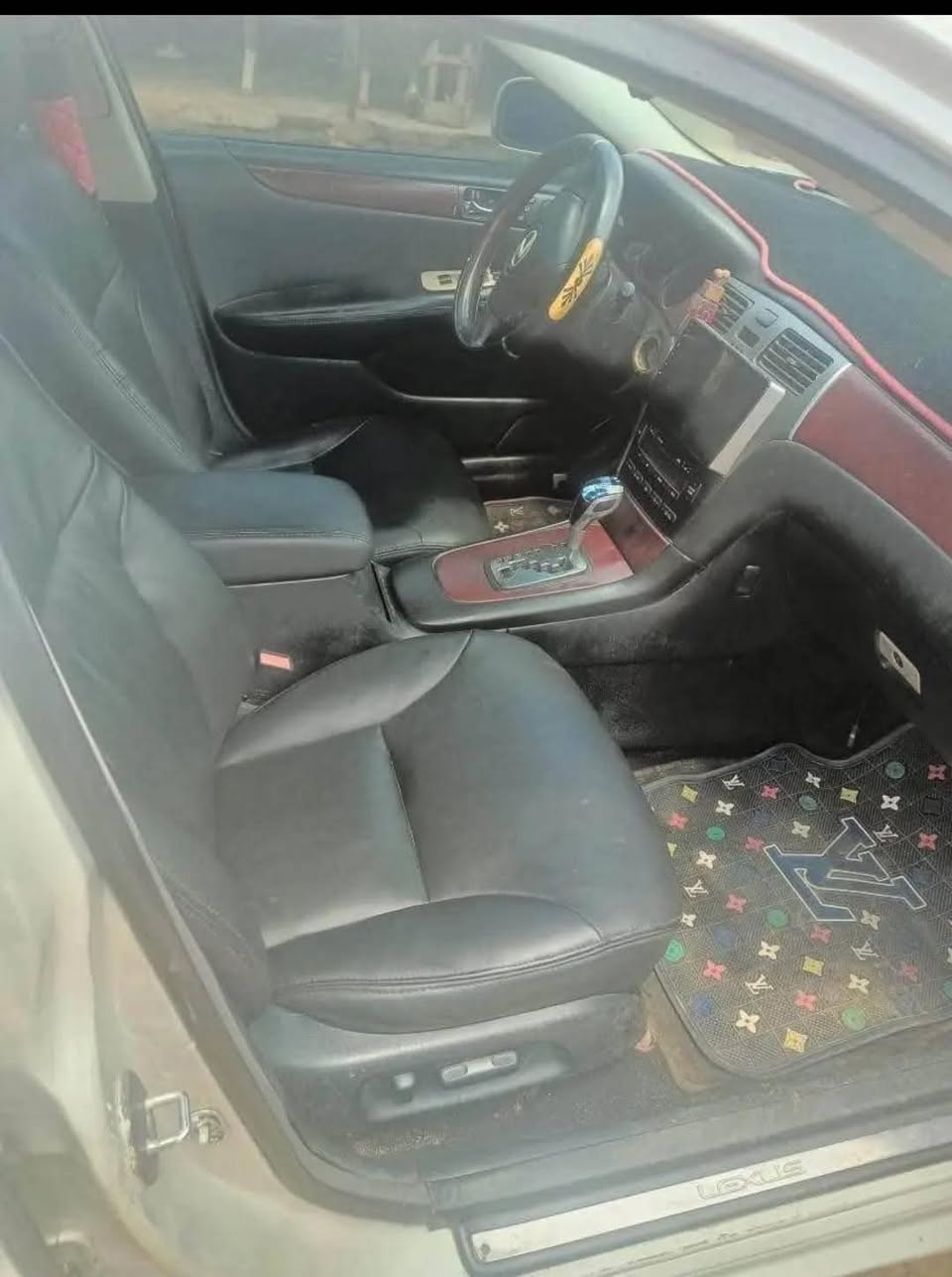 A picture of 2005 Lexus 2005