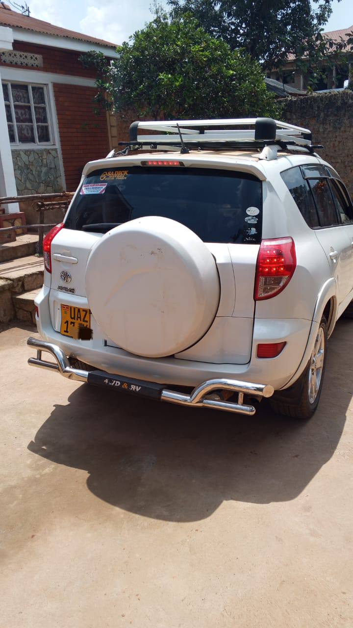 A picture of RAV4 2005