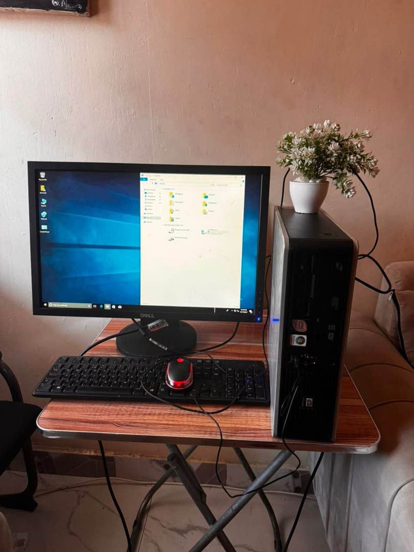 A picture of HP DESKTOP FULL