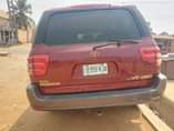 A picture of Toyota sequoia 2004 model