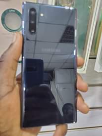 A picture of SAMSUNG GALAXY NOTE10 256GB 8GB RAM has a minor crack