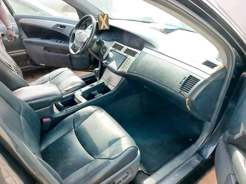 A picture of 011 Toyota Avalon