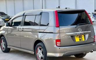A picture of Toyota isis