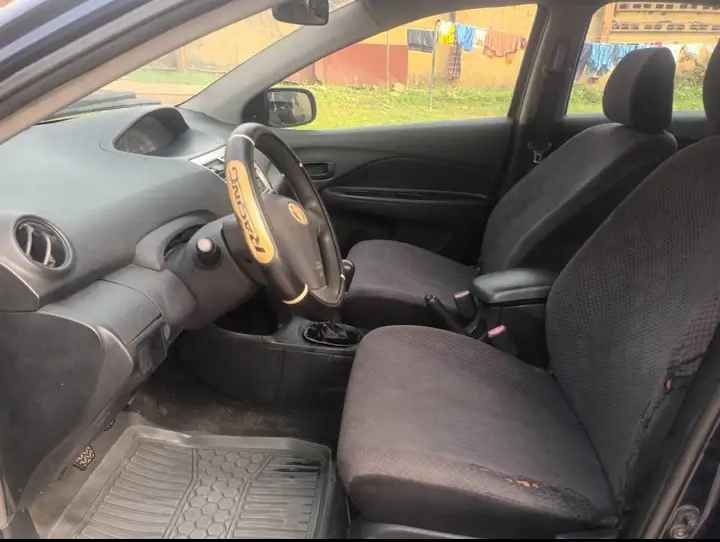 A picture of Toyota Yaris 08 manual