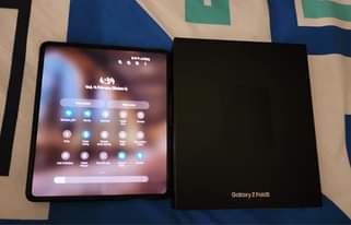 A picture of Samsung galaxy fold 5