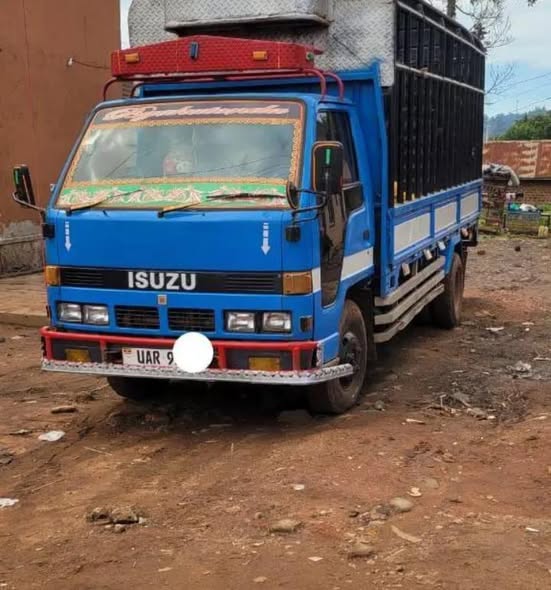 A picture of ISUZU TRUCK LONG