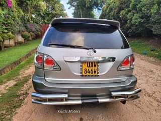 A picture of 2000 TOYOTA HARRIER 2 2cc