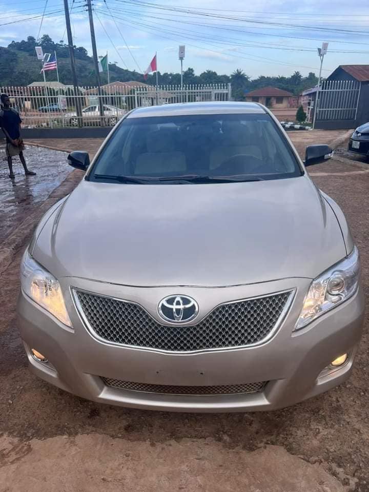 A picture of Toyota Camry 08