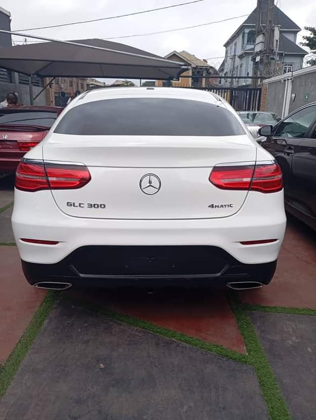 A picture of 2018 Mercedes Benz GLC300