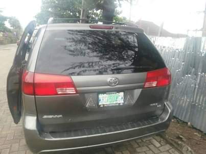 A picture of 2005 Toyota Siena