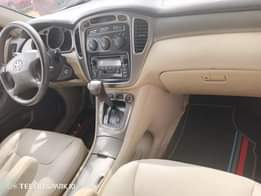A picture of Over highest grade two rows seaters Toyota Highlander everything is