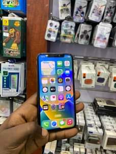A picture of IPhone 11 pro