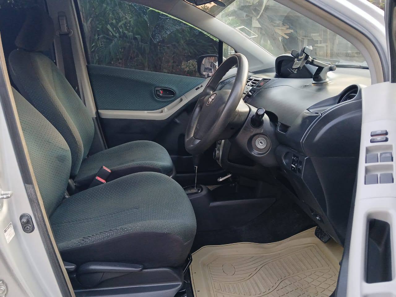 A picture of Toyota VITZ 255 77757 8138