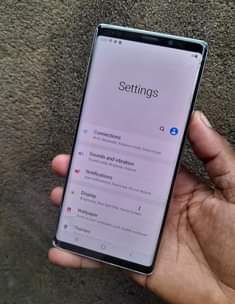 A picture of Samsung note 9 INA CRECK Bei 160 tu ni 128gb