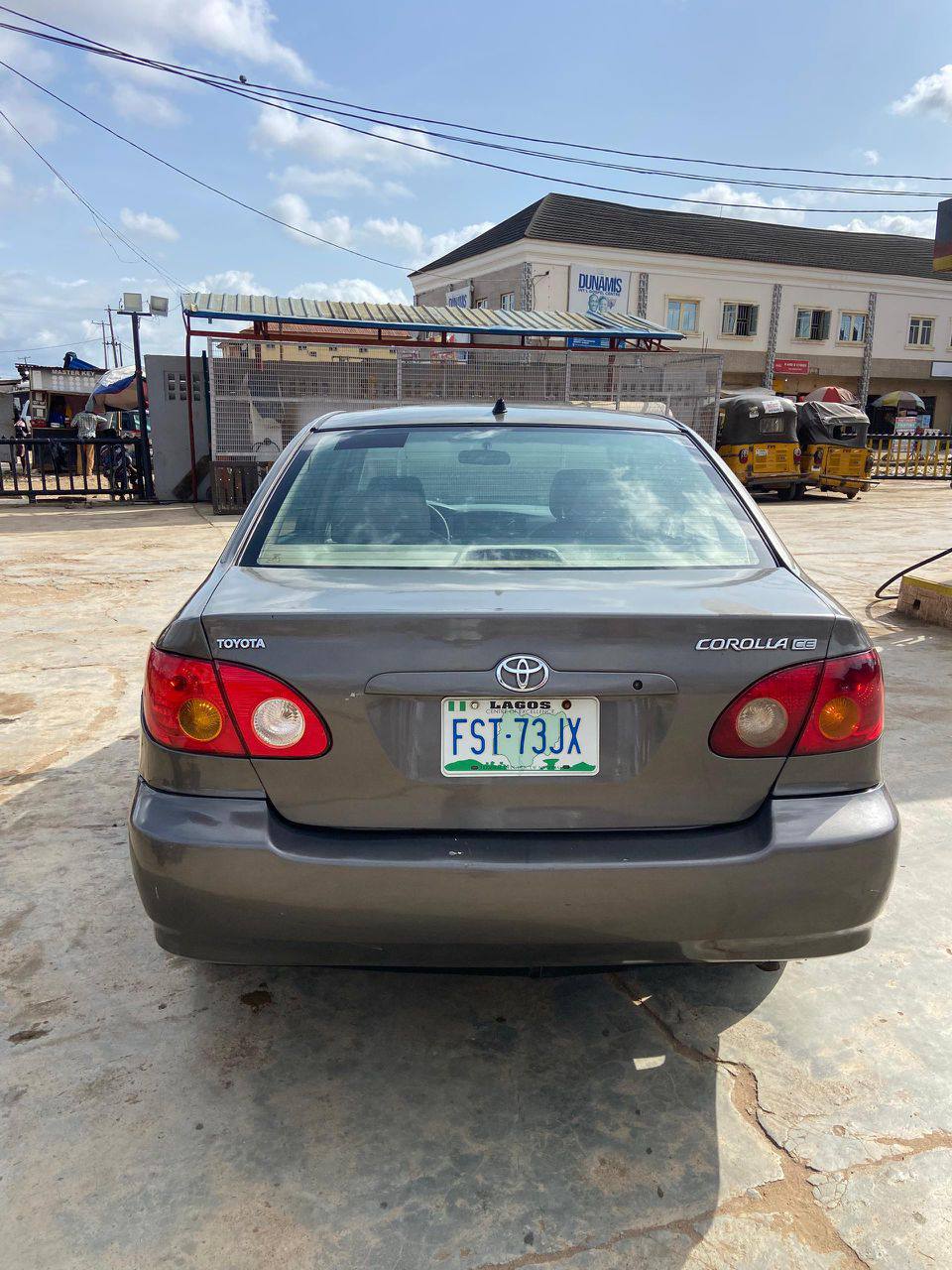 A picture of DEALERS DEAL NEATLY USED TOYOTA COROLLA 2003 COMPLETE BUY AND