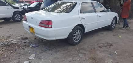 A picture of Toyota cresta