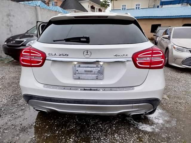 A picture of I need money nowToks 2015 MERCEDES BENZ GLA 250 WHITE