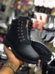 A picture of Women s shoes