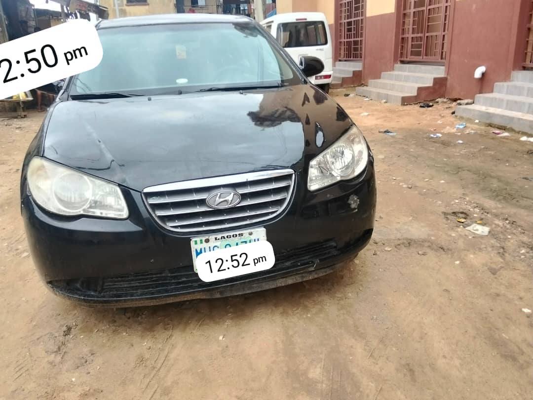 A picture of Hyundai Elantra 2004