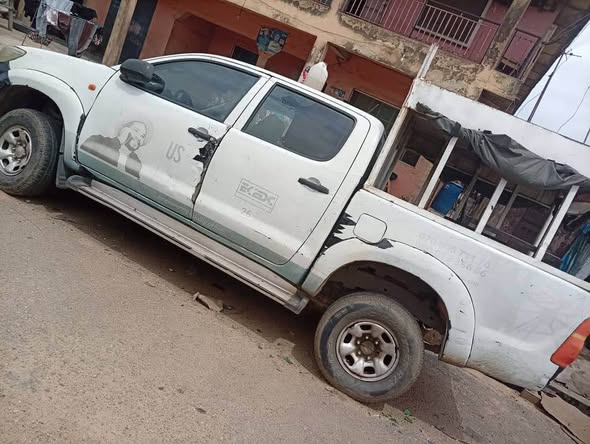 A picture of Toyota hilux 2015 model manual transmission