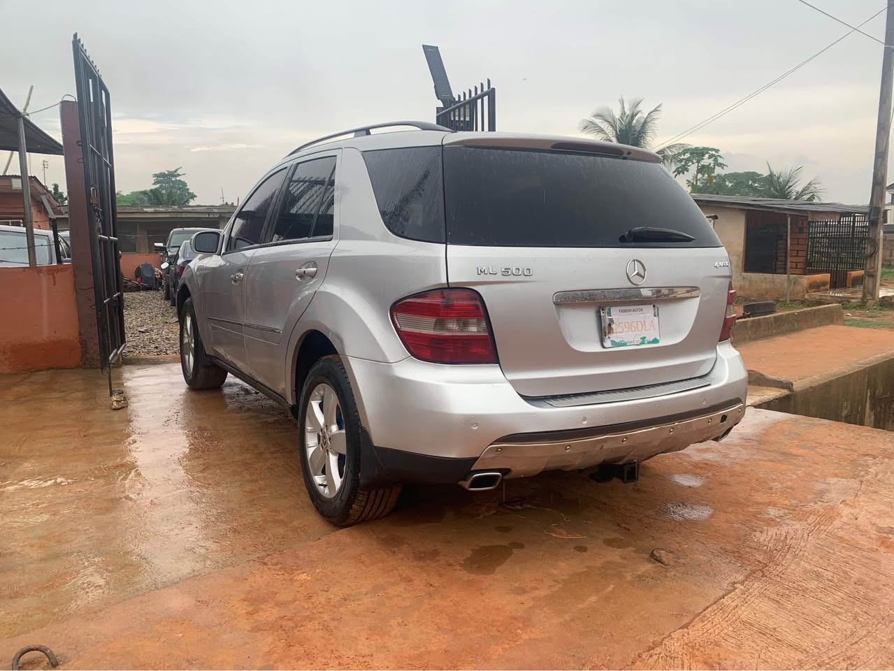A picture of Mercedes Benz ml 300