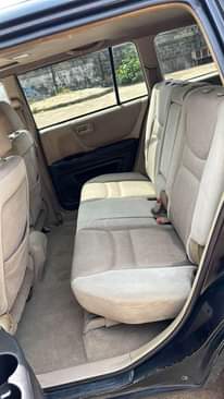 A picture of Very clean Toyota Highlander 04 partly first body pan Barely