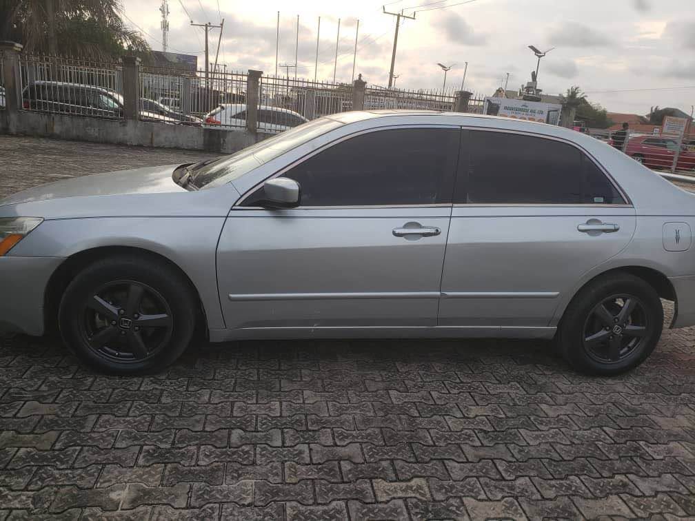 A picture of 05 Honda accord eod