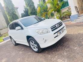 A picture of Toyota RAV4 39m