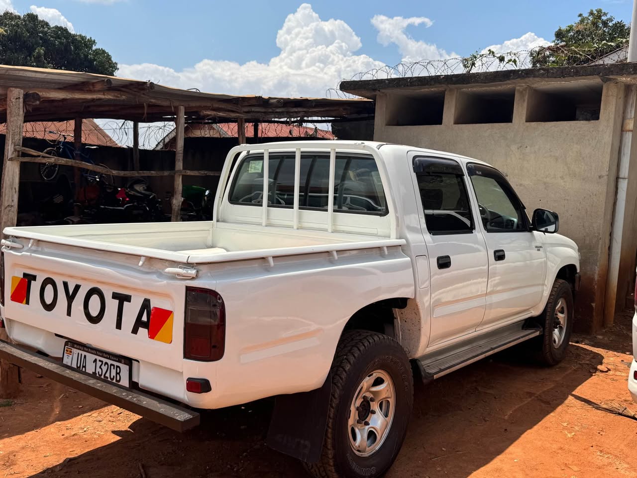 A picture of 2003 Toyota hilux