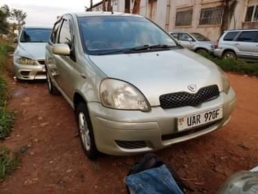 A picture of Toyota vitz 2001 model 1000cc 11 million Call 0757953488