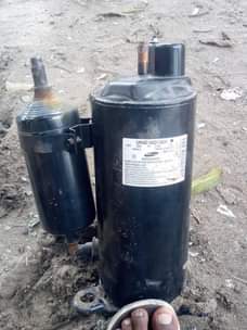 A picture of Nanunua mafriji mabovu popote nakuja nicheki